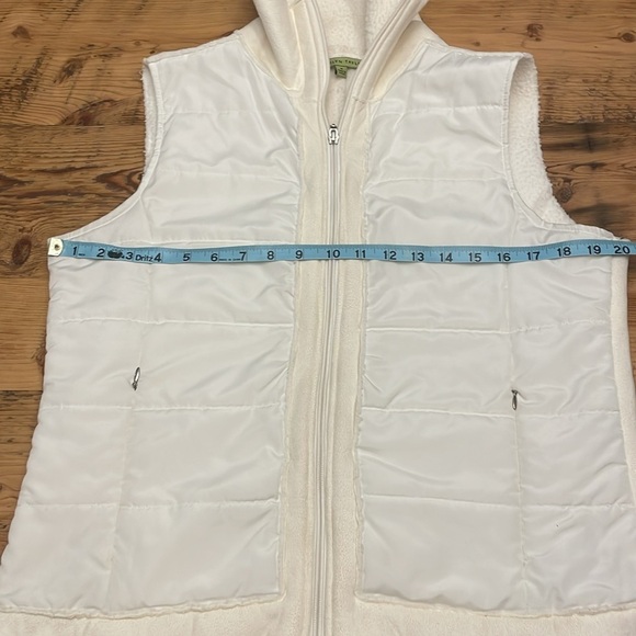 Carolyn Taylor, White fleece puffy vest medium - Picture 5 of 8